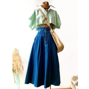 Vintage Gloria Vanderbilt Denim Skirt.